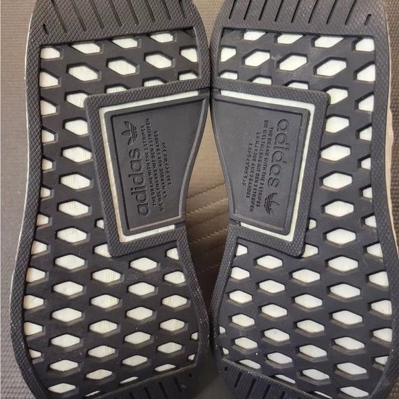 Womens ADIDAS NMD R2 W Light Peach Running Trainers BA7260 sz 7 - Picture 3 of 3